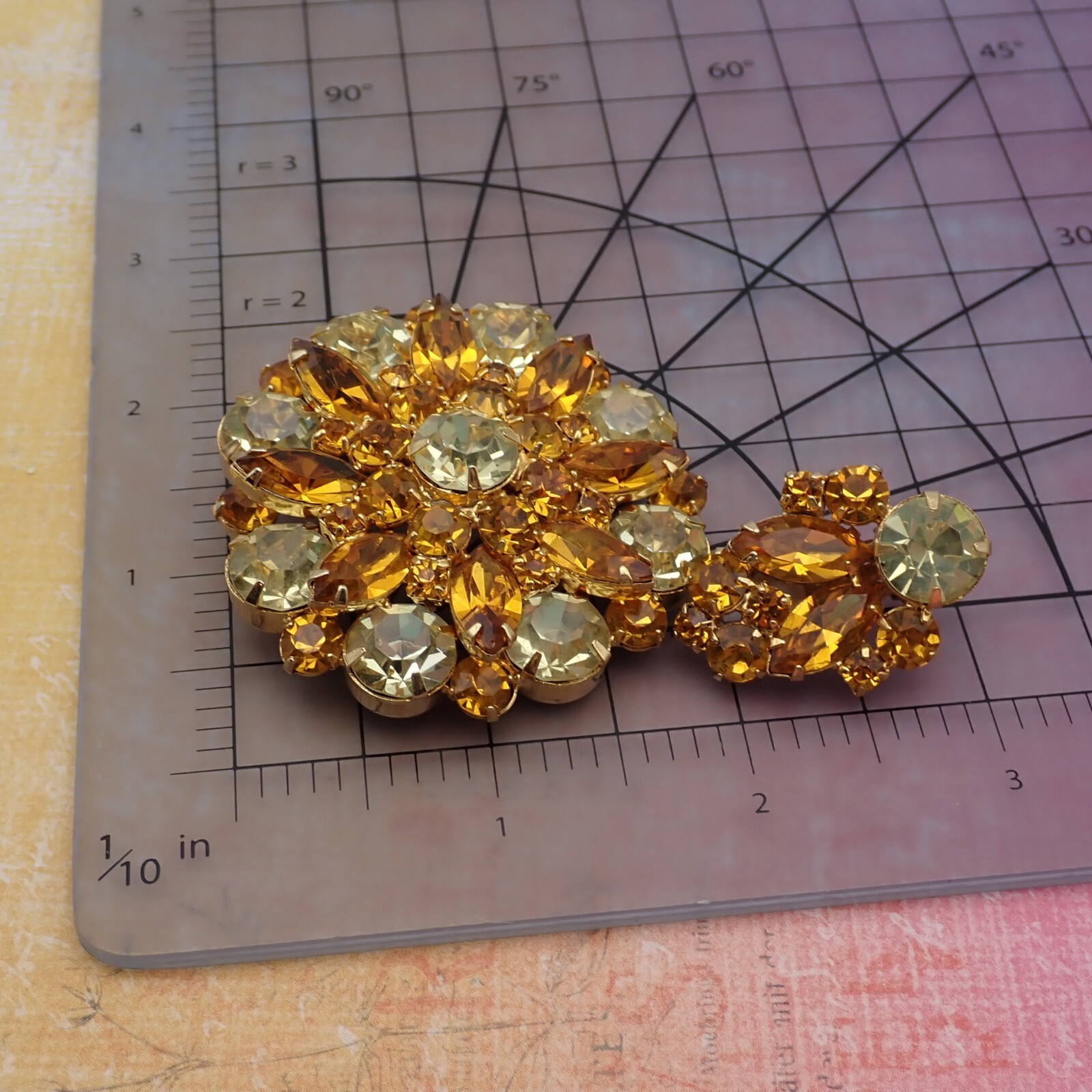 Vtg 1950’s La Roco Lemon Yellow Orange Rhinestone Flower Gold Tone Pin Earrings
