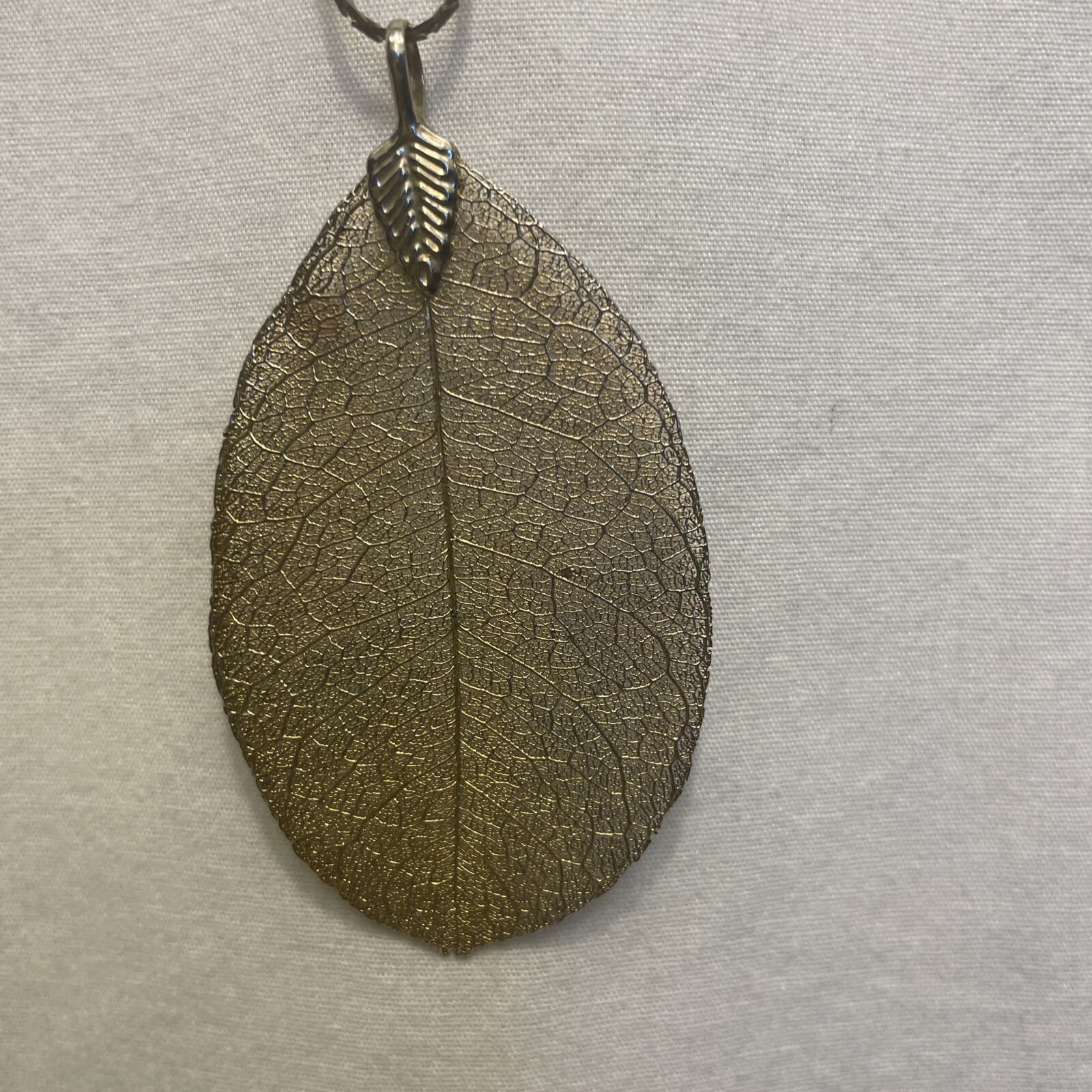 Delicate Burnished Gold Filigree Leaf Pendant Necklace 17.5-22.5″