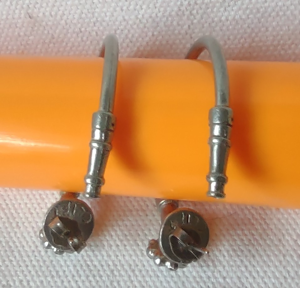 JIM CLIFT SIGNED PEWTER GARDEN HOSE EARRINGS 1 1/8″ HOOP POSTS