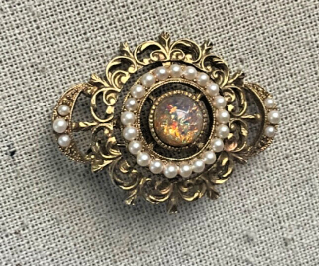 Vintage Gold Tone Faux Pearl Opal Design Brooch Unsigned approximately 2 inches