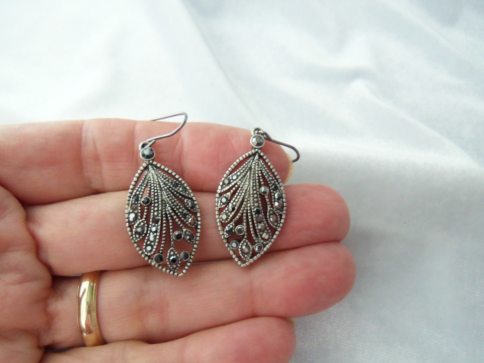 Vintage Marcasite Rhinestone Silvertone Openwork Filigree Dangle Pierced Earring