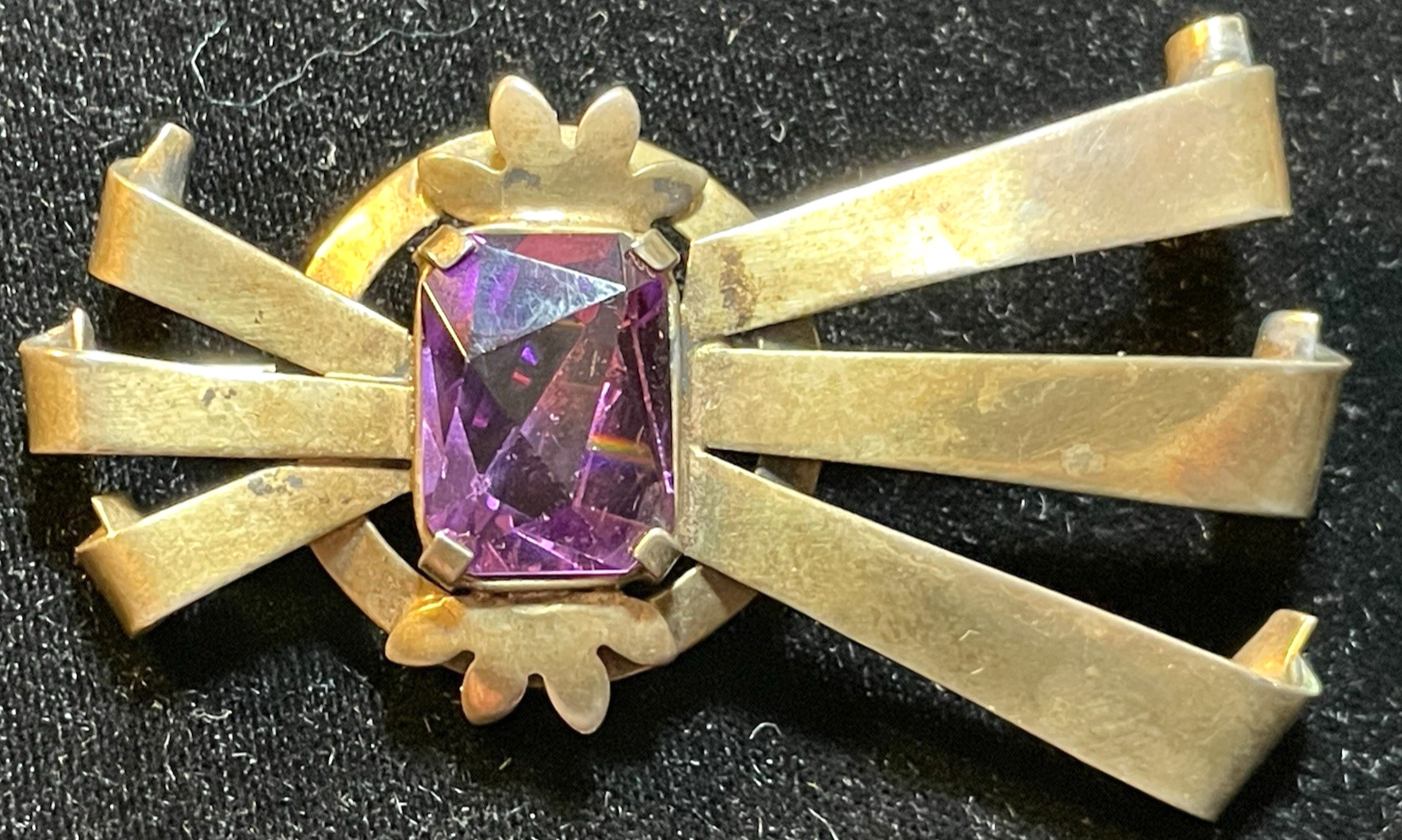 LARGE VINTAGE STERLING SILVER RIBBON BROOCH PURPLE PASTE STONE CIRCA 1940s-50s