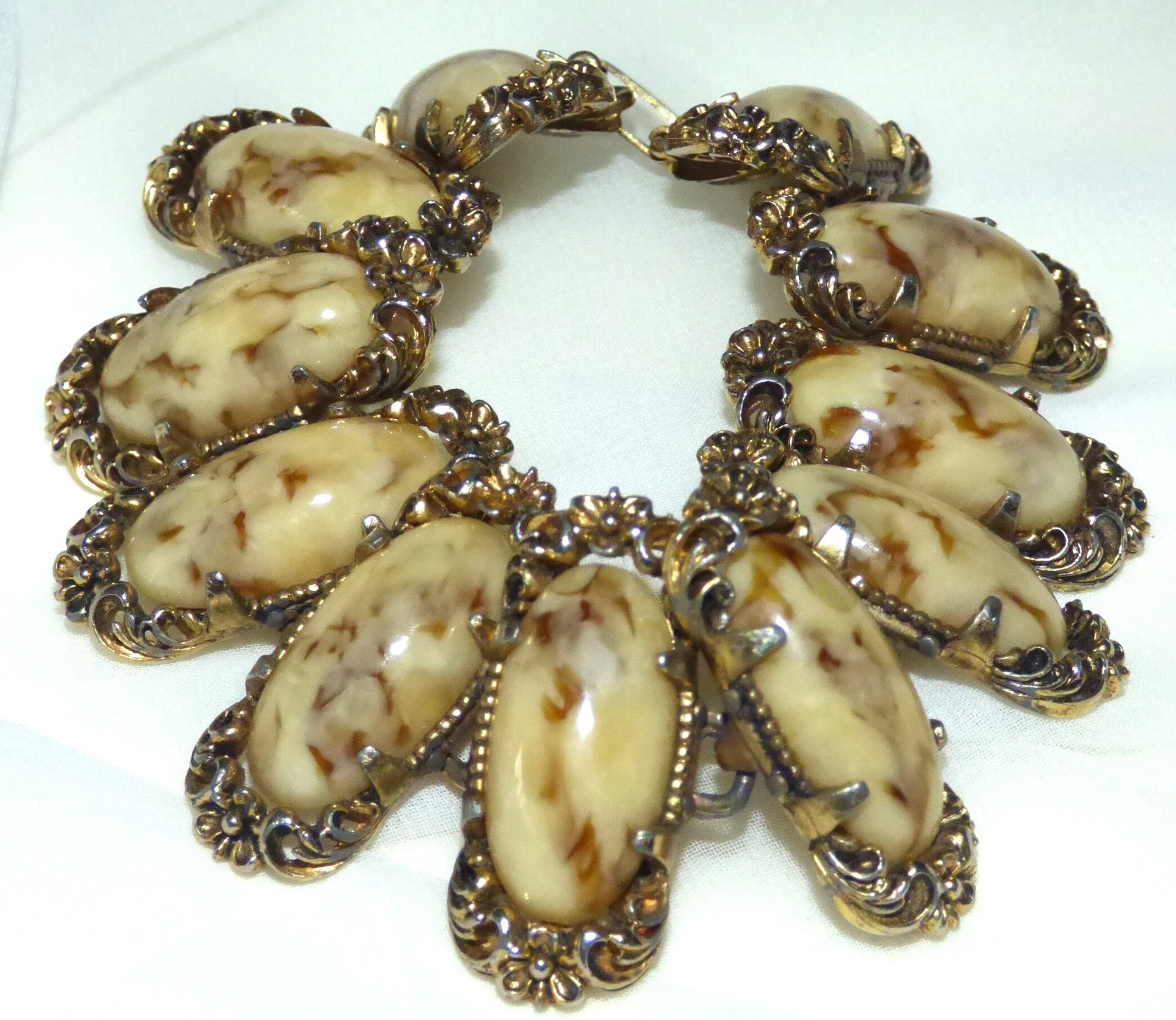 Polished Oval Cut Dome Shape Scottish Mottled Brown Agate Gem Gold Tone Bracelet