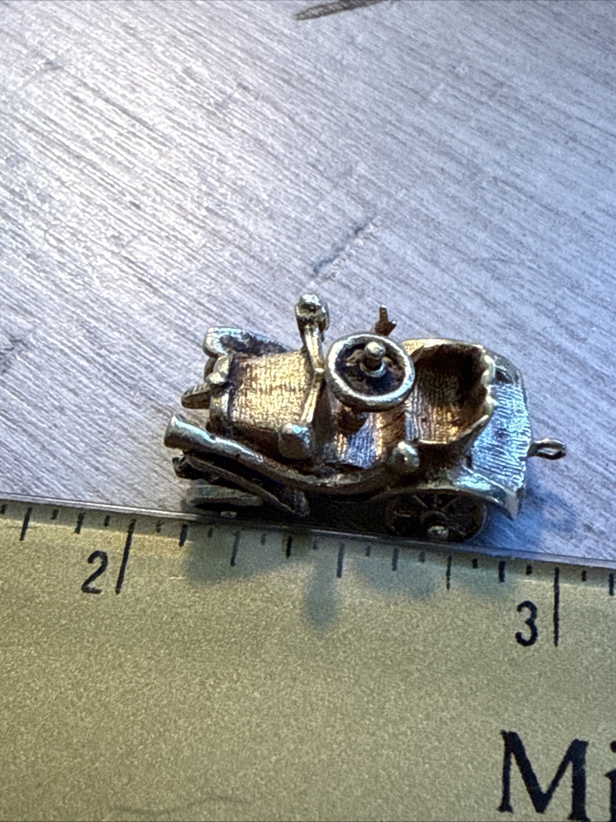 Vintage Charm 3D Car 9 Karat Gold 5.4 Grams Moving Wheels Detailed