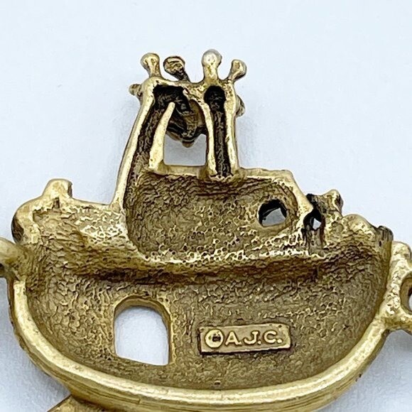 Vintage 80s Signed A.J.C. Noah’s Ark Animals Bible Antique Gold Tone Bracelet