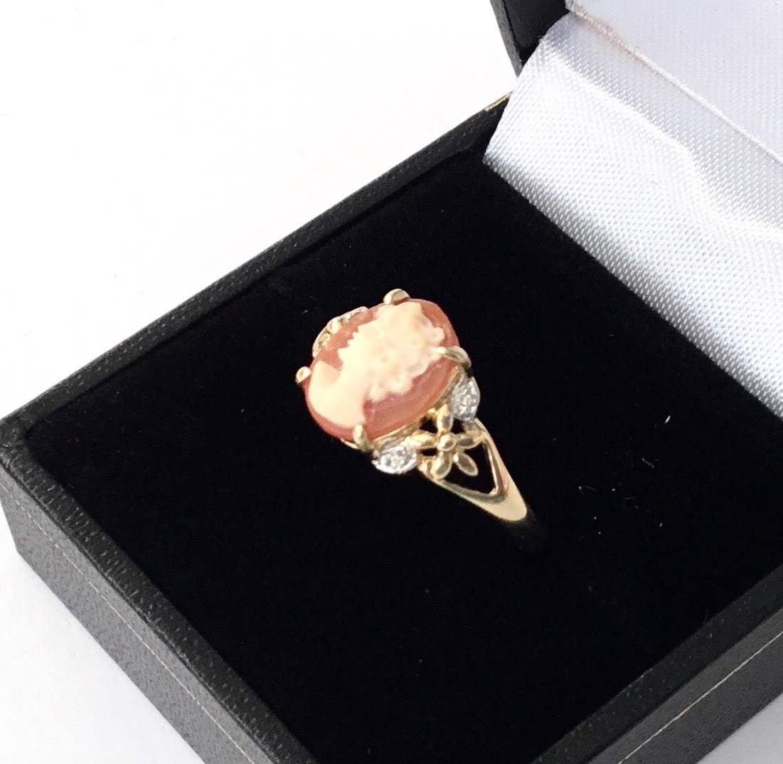 VINTAGE Hand Crafted Cameo W/ Diamonds in 14K Solid Yellow Gold Ring , NEW