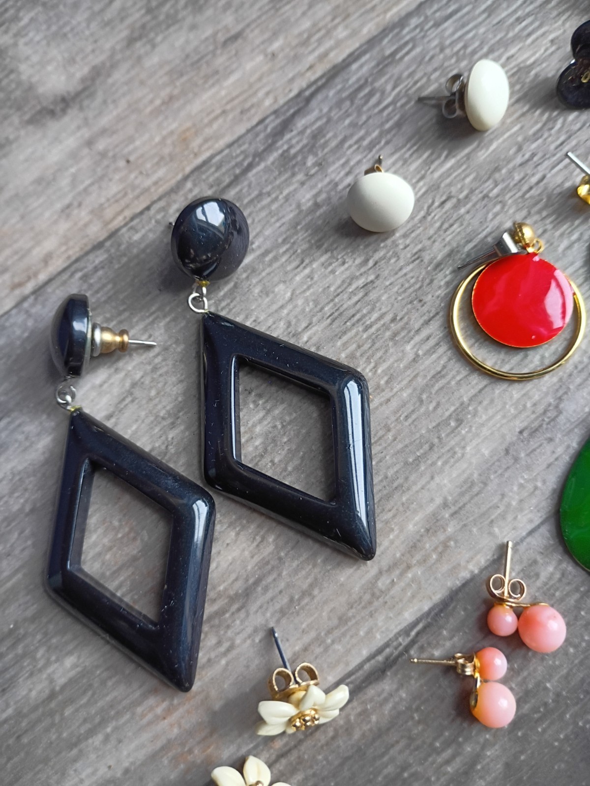 Vintage Earrings Lot Costume Jewelry Green Purple Red Black Pink Gold