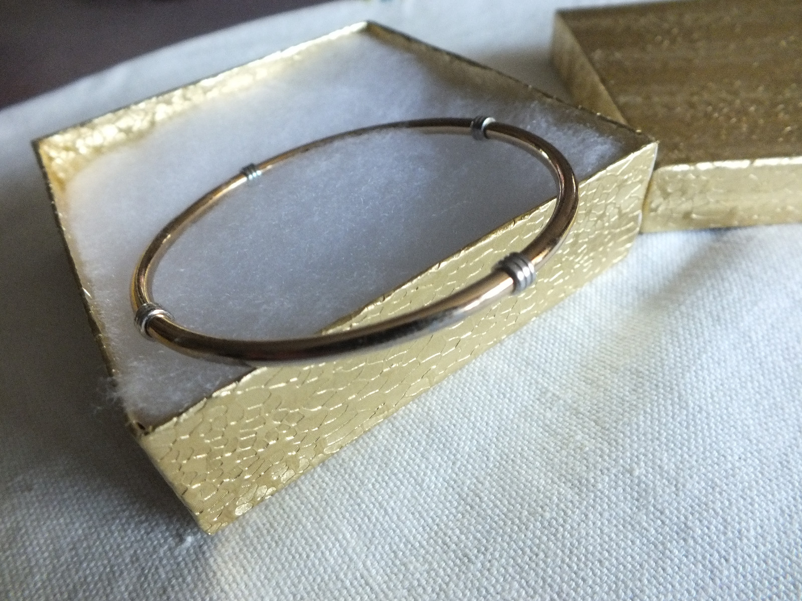 Collectible Bangle Bracelet Gold & Silver Tone 1/8″ Wide x 2 1/2″ Across CUTE