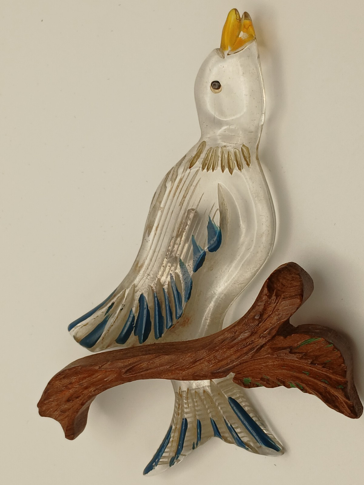 RARE VTG 1940’S CARVED LUCITE SINGING BIRD ON WOOD BRANCH PAINTED BROOCH