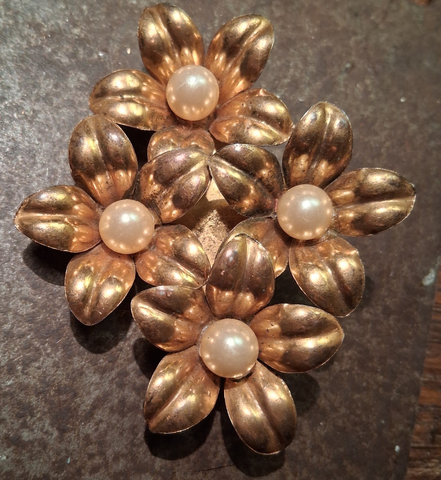 Vtg Gold tone 4 Flower Bouquet Faux Pearl Brooch 2.75″ 3D Posy Floral Pin Large