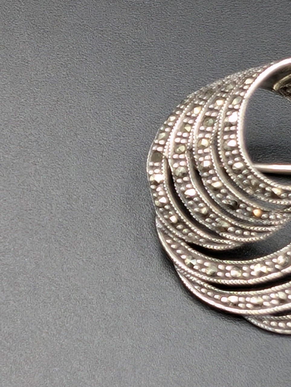 READ!! By A Vtg Sterling Silver Marcasite Wave Swirl Circle 925 Pin Brooch 1.16″