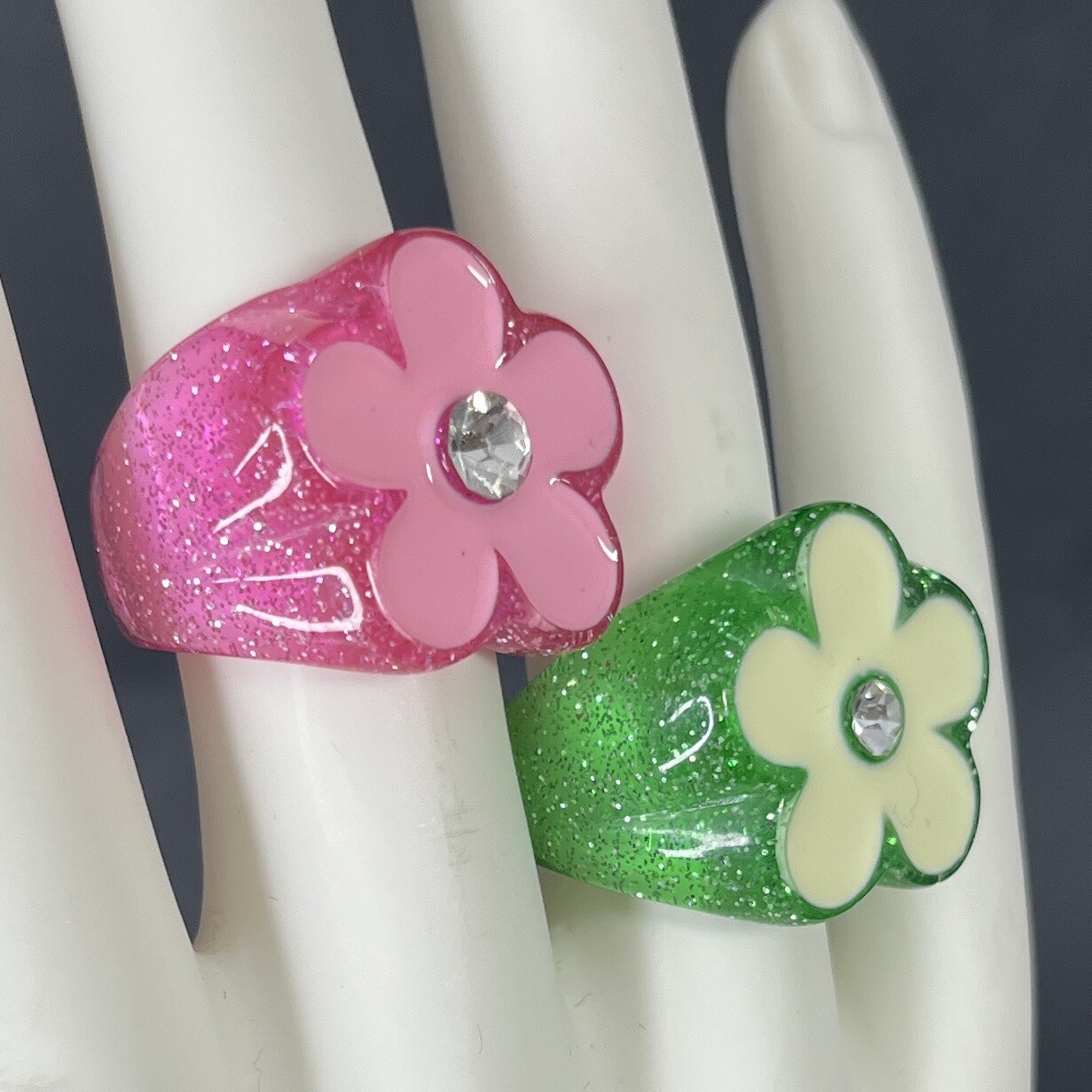 Chunky Lucite Flower Rings Rhinestone Pink Green Glitter Size 7 Retro Daisy Set