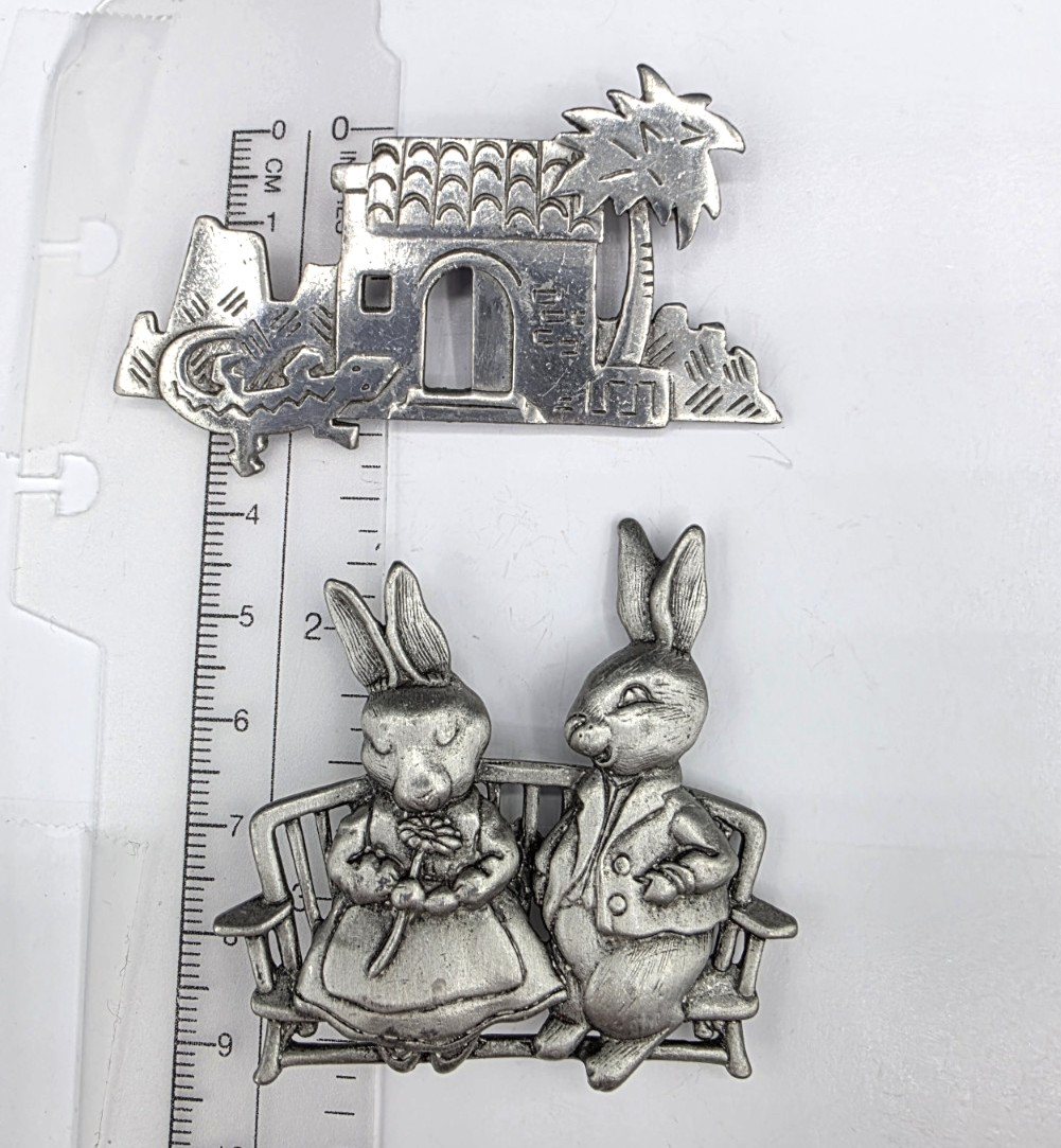 Set of 4 JJ Jonette Brooches Cat Catching Fish, Cow, Bunnies, Casa House – READ
