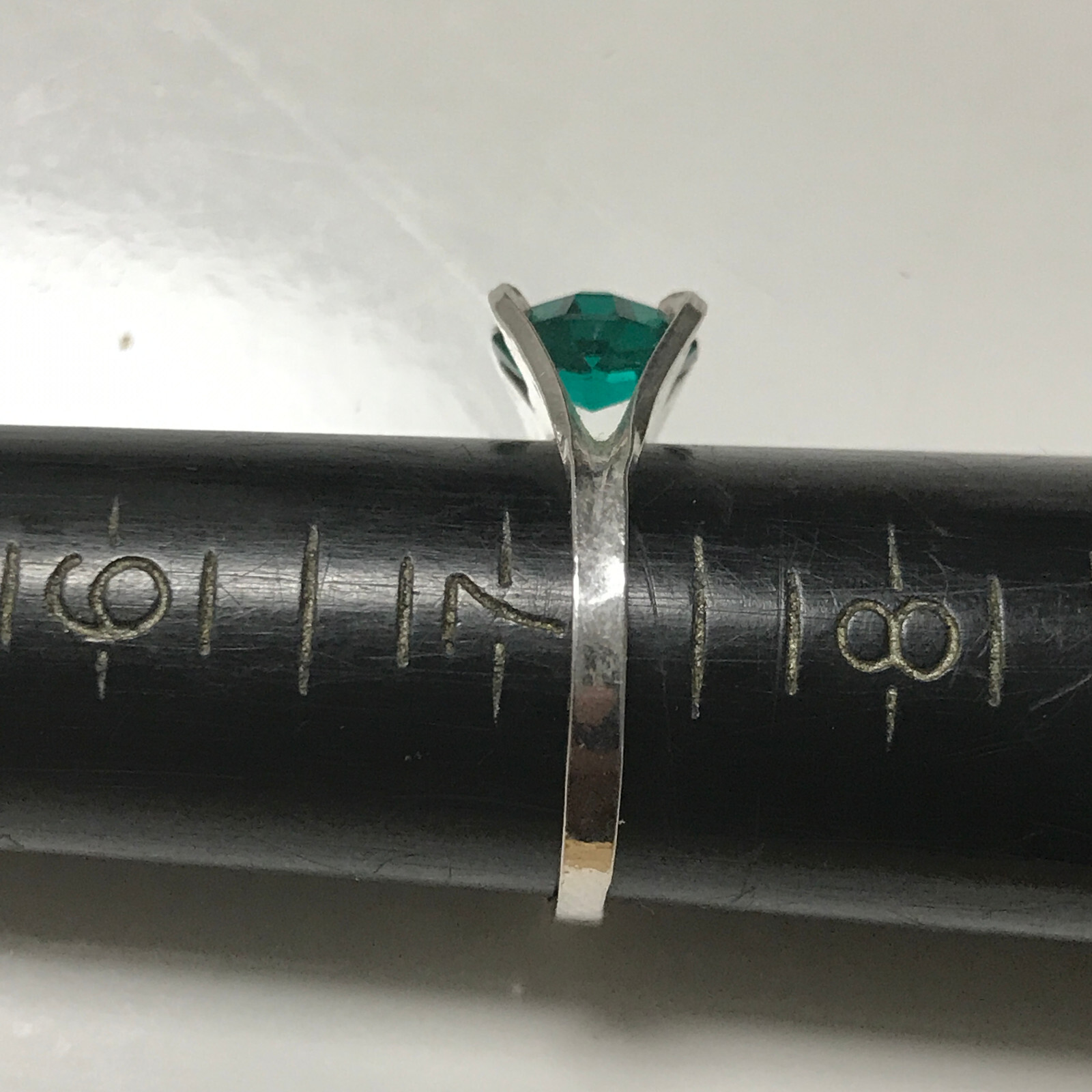 Vintage Simulated Emerald Stamped 18k HGE Ring Size 7 May Birth Stone Green