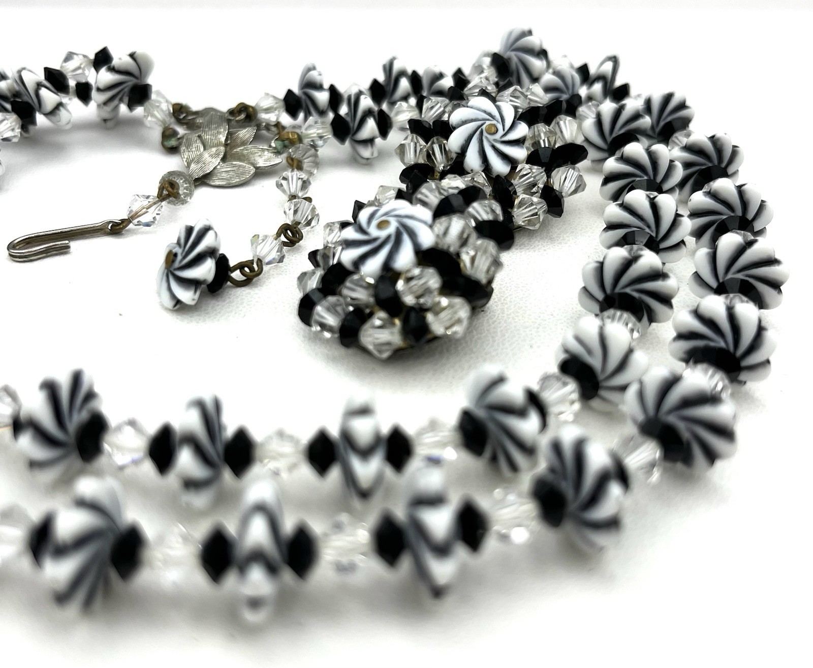 Vintage WHITE & BLACK Plastic FLOWER Two Strand Necklace & Earrings SWIRLY
