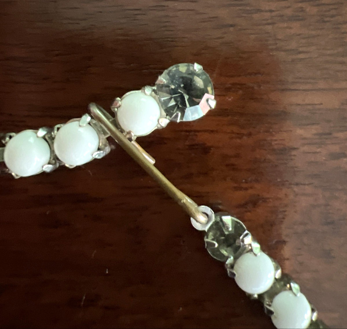 VTG. JULIANA DELIZZA & ELSTER MILK GLASS and GRAY RHINESTONE CHOKER NECKLACE 16″