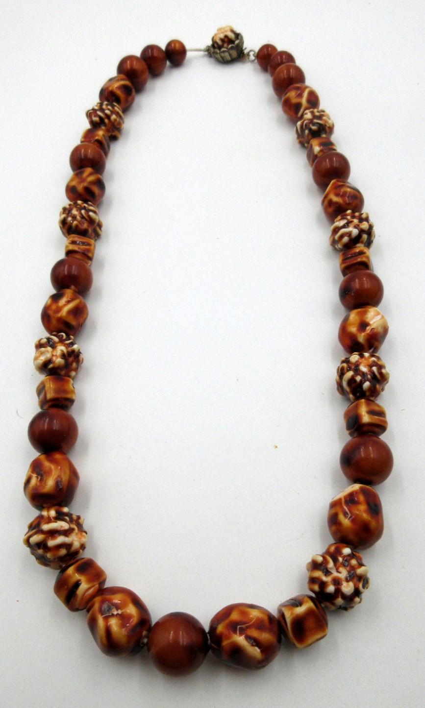 VTG 24″ UNUSUAL GEOMETRIC BEAD brown white silver tone mtl STRAND Necklace