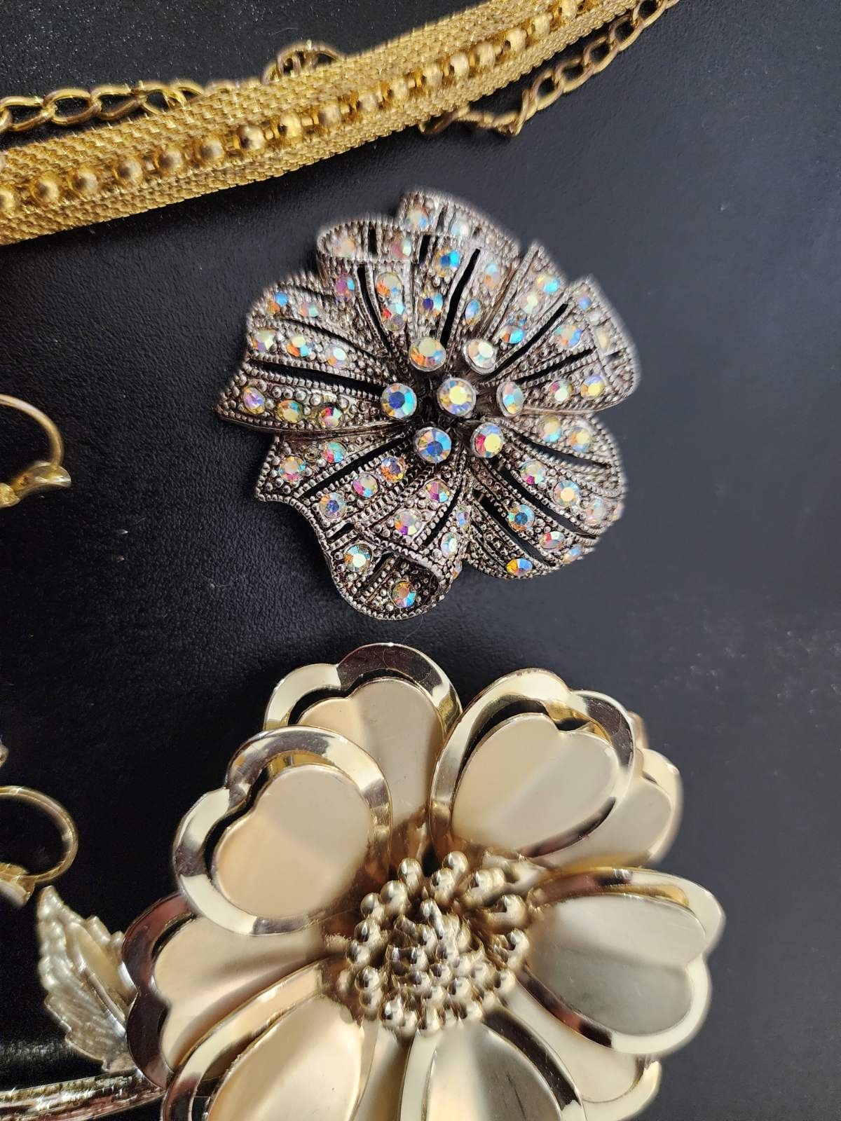 Vintage jewelry set of 22 in vintage purse