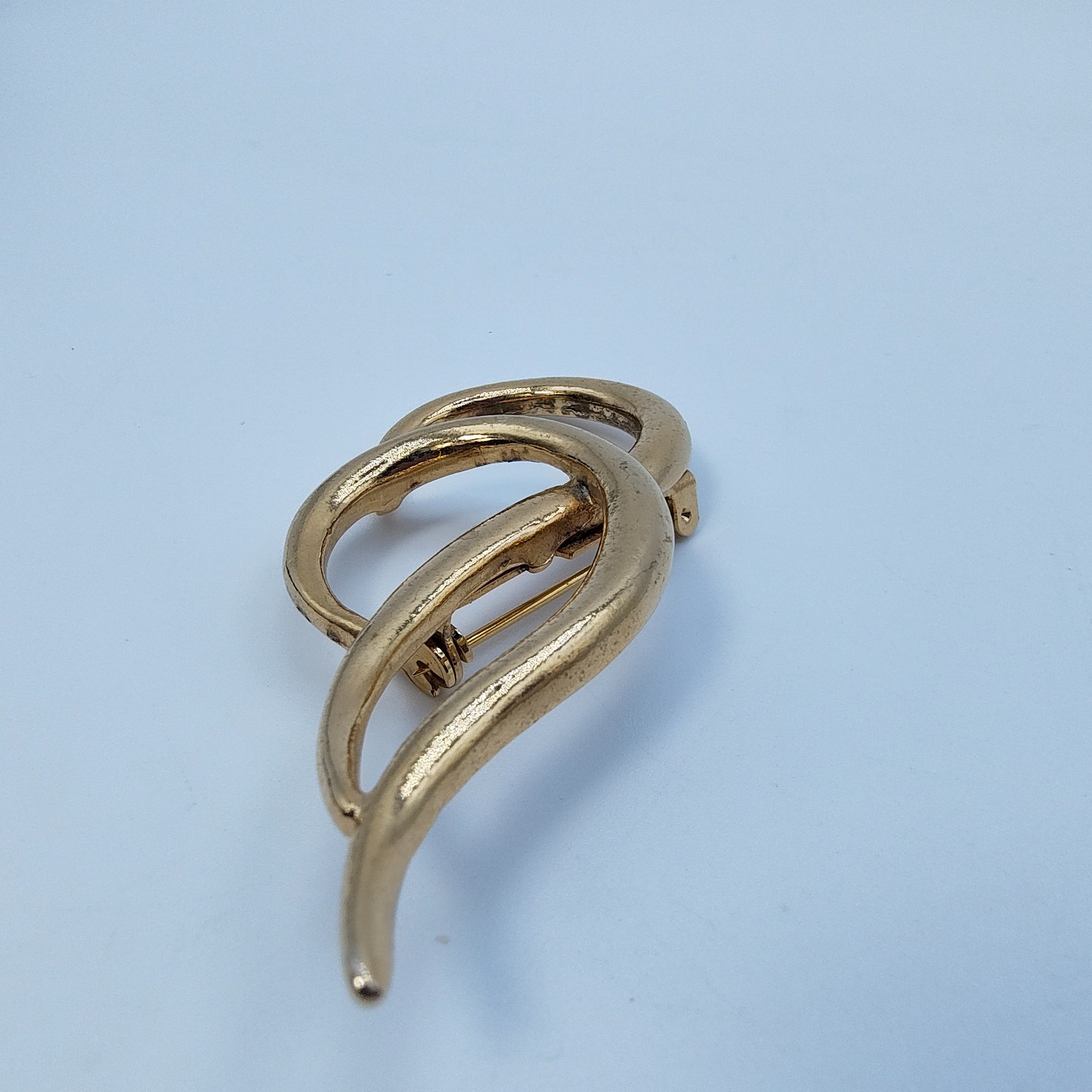 Vintage Piscitelli Modernist Swirl Brooch Gold Tone Abstract Quiet Luxury Signed