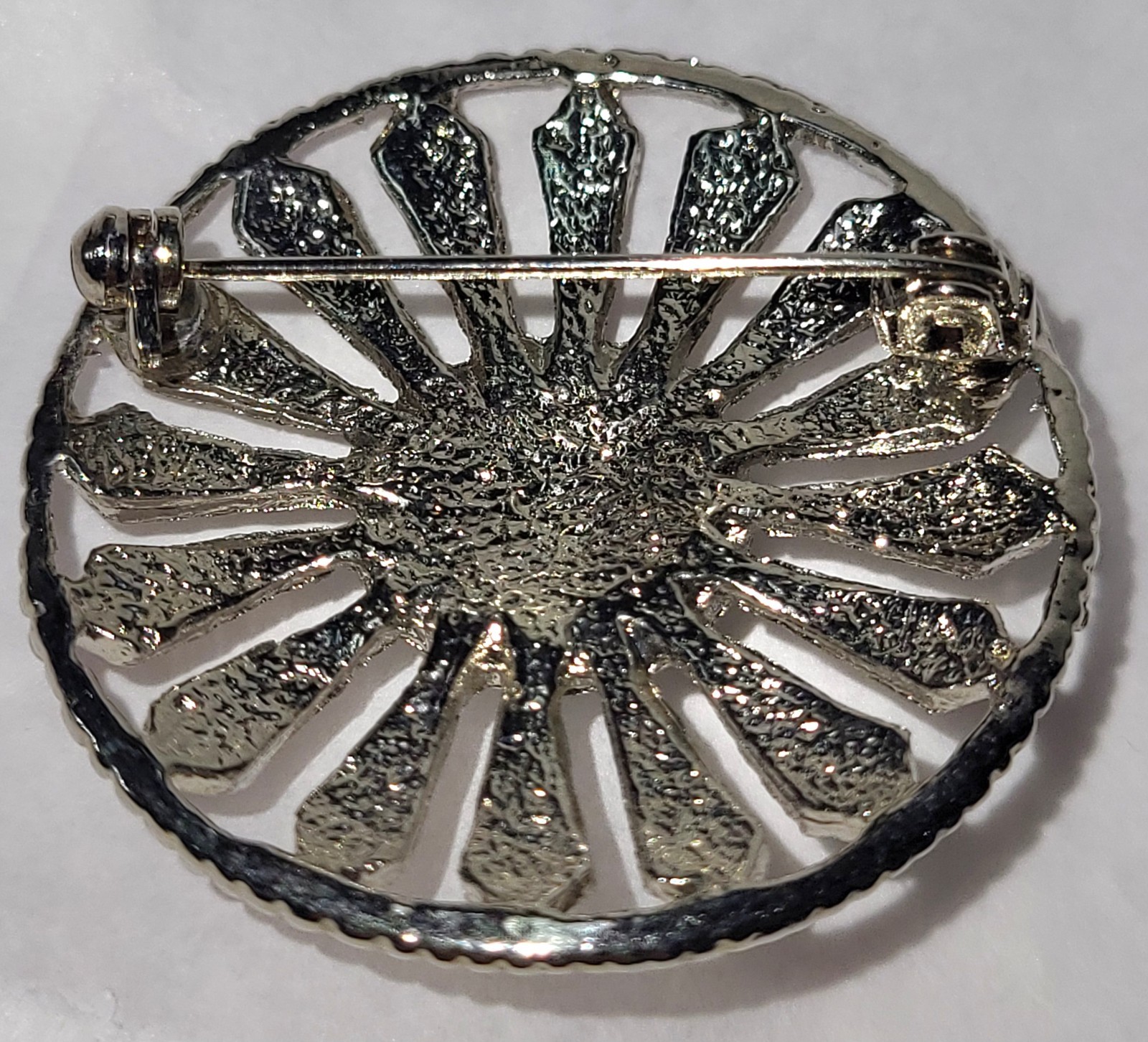 Faux Pearl Silvertone Medallion Brooch 1 1/2″ Across Pre Owned
