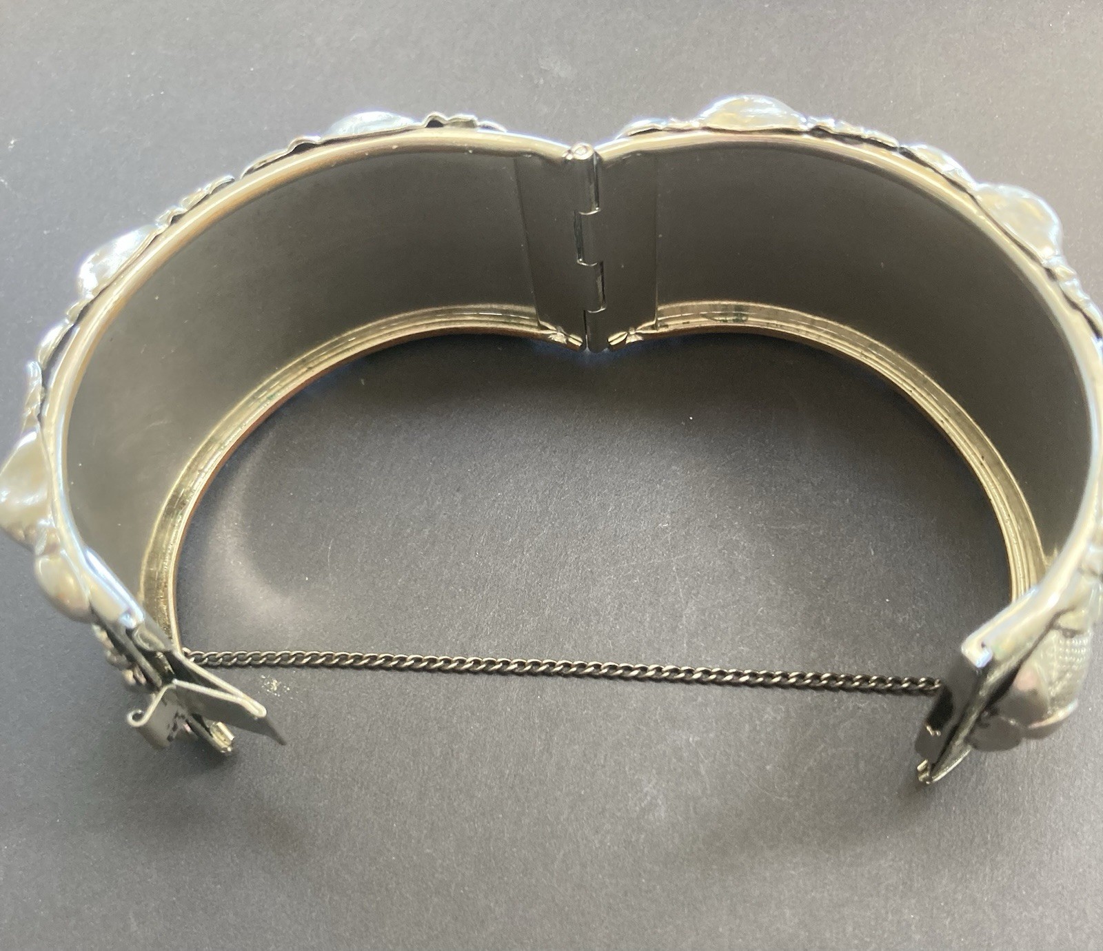 Vintage Chunky Bangle Bracelet Ornate Repousse Hinged Silver Tone 7”