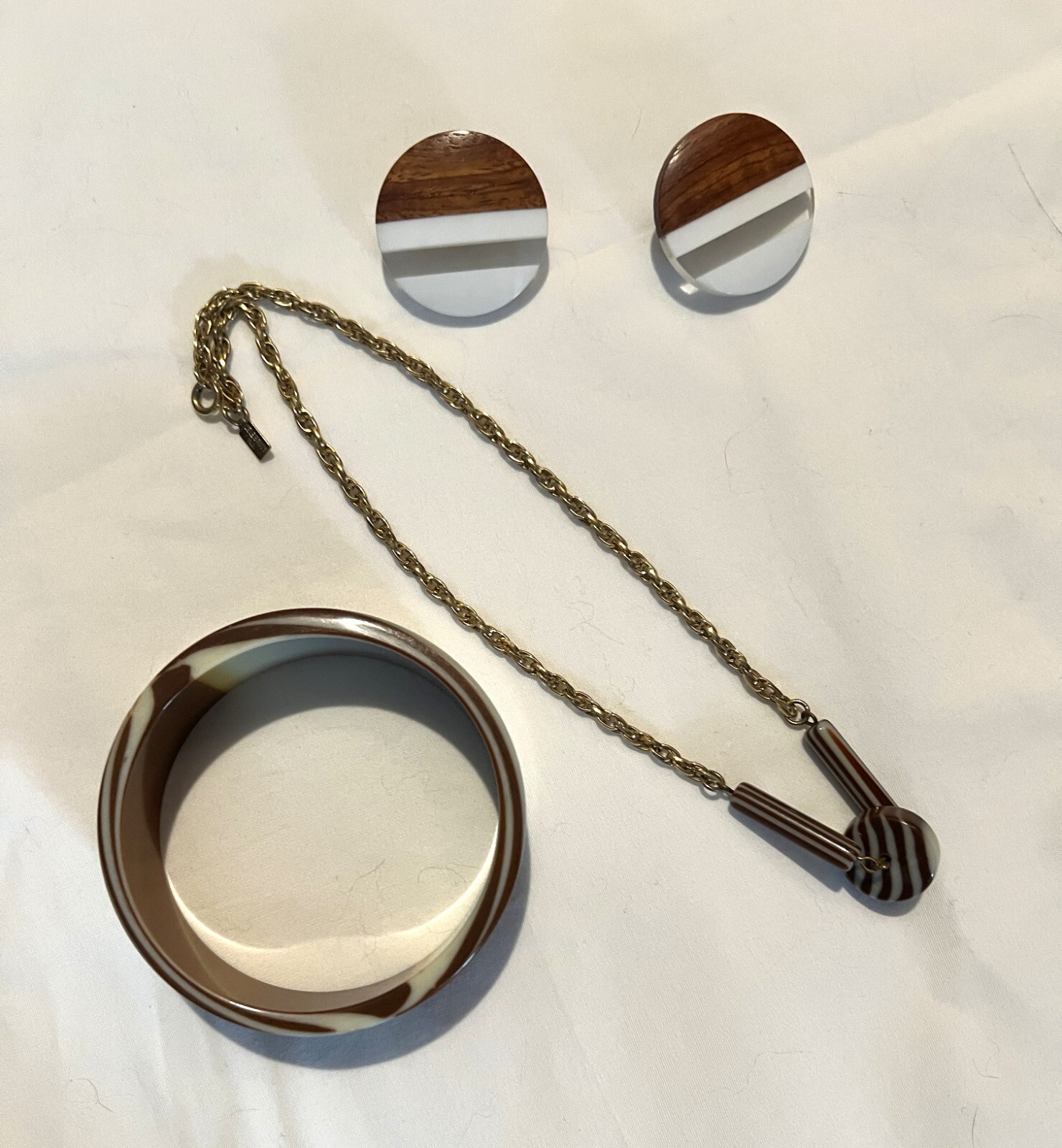 Celebrity NY Wood Cream and Brown Lucite Choker, Bangle Bracelet & Earrings Set