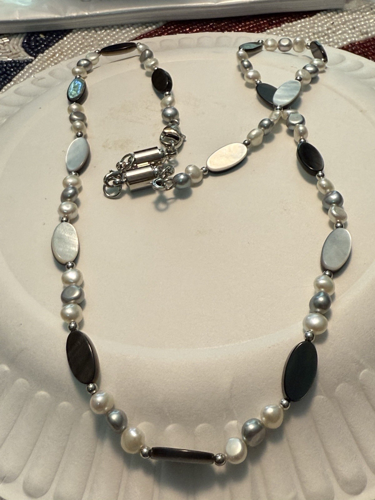 26/2” GRAY&WHITE FRESHWATER PEARL AND MOP BEADED Strand NECKLACE-Costume Jewelry