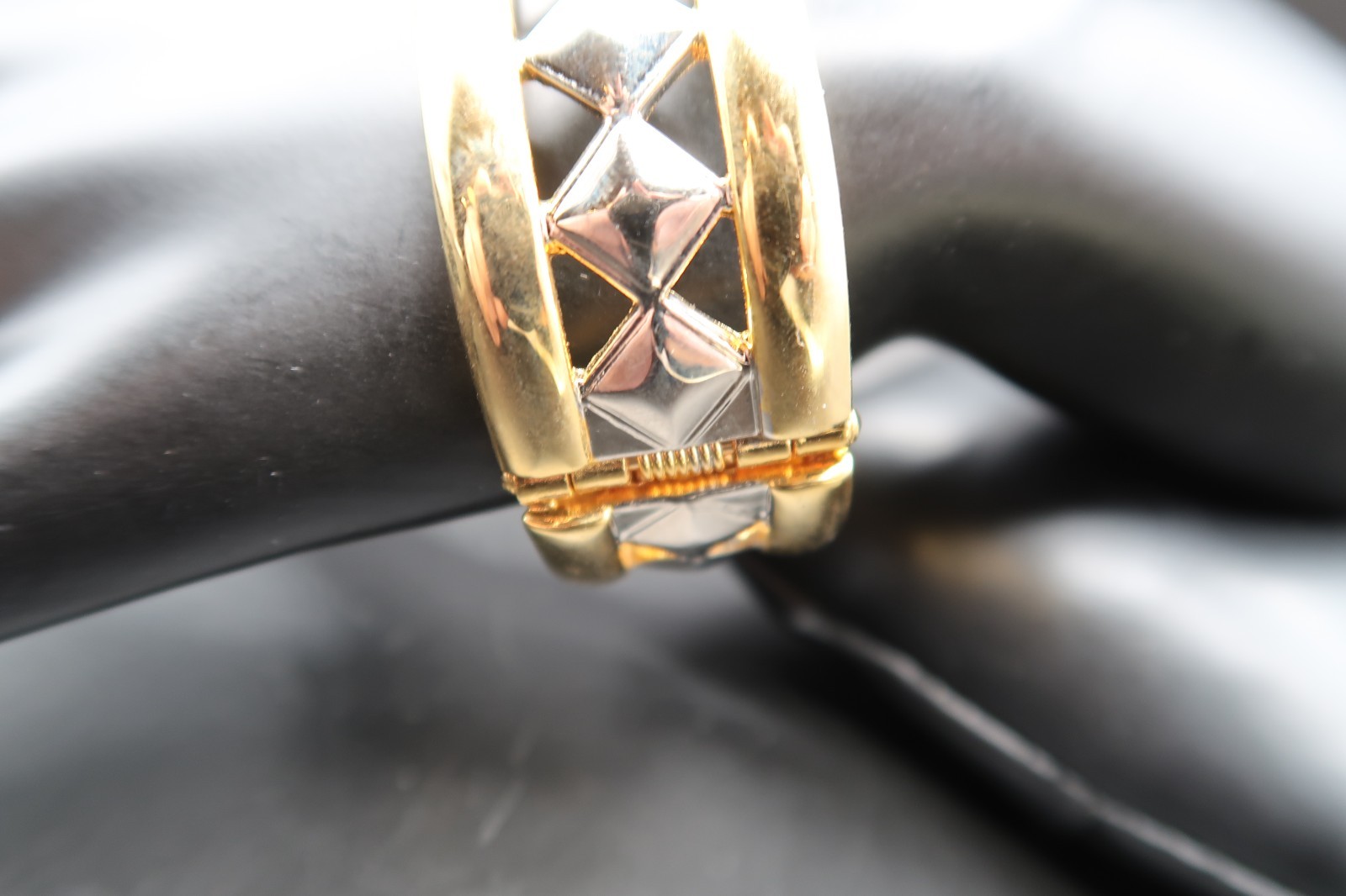 Vtg Gold & Silver Tone Hinged Clamp Bangle w/ Diamond Pattern & Open Work Design