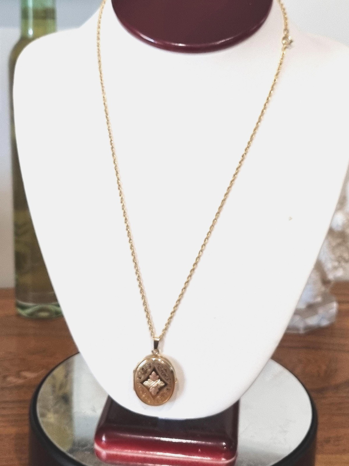 Vintage 14k Gold Fill Locket Black Hills 10k 12k Gold 4 Photo USA made See video