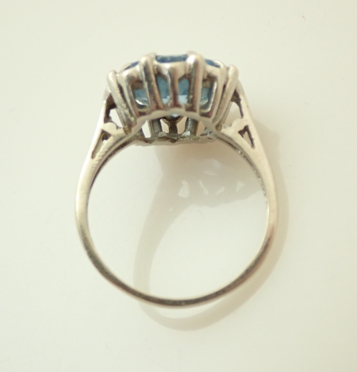 10k Solid White Gold Fancy Cut Star Starburst Blue Topaz Estate Band Ring 5.25