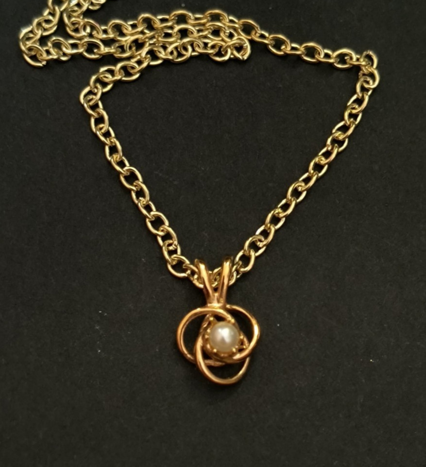 VTG Pearl & Goldtone Love Knot Charm, 16″ Chain, Sweet Gift – June Birthstone