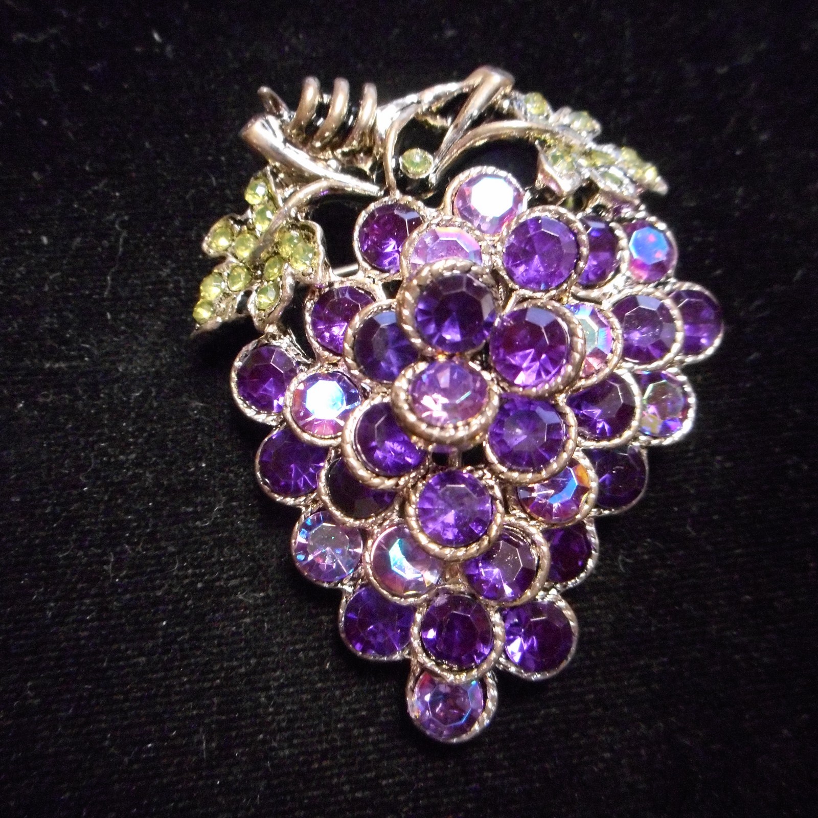 WOW BEAUTIFUL PURPLE GRAPE PIN LOADED WITH CRYSTAL RETRO 1980s 2 INCHES HIGH