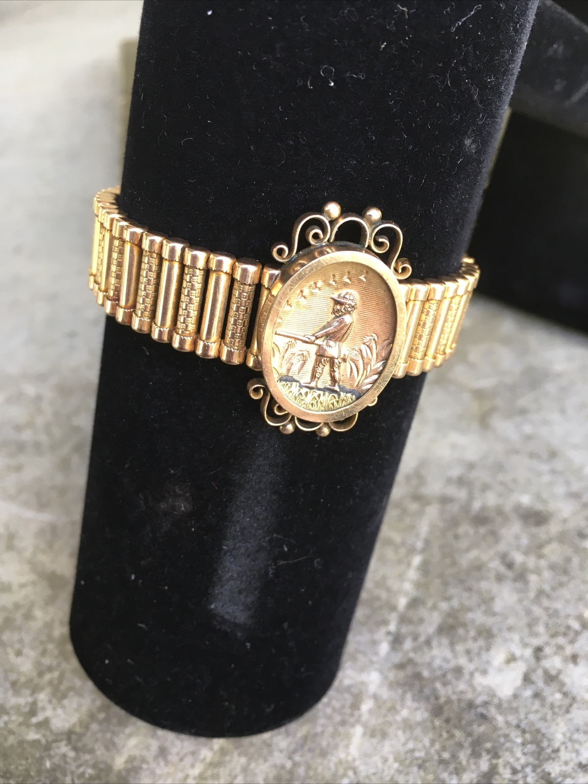 ANTIQUE GOLD FILLED EXPANDING VICTORIAN STYLE HUNTING BRACELET FINELY DETAILED