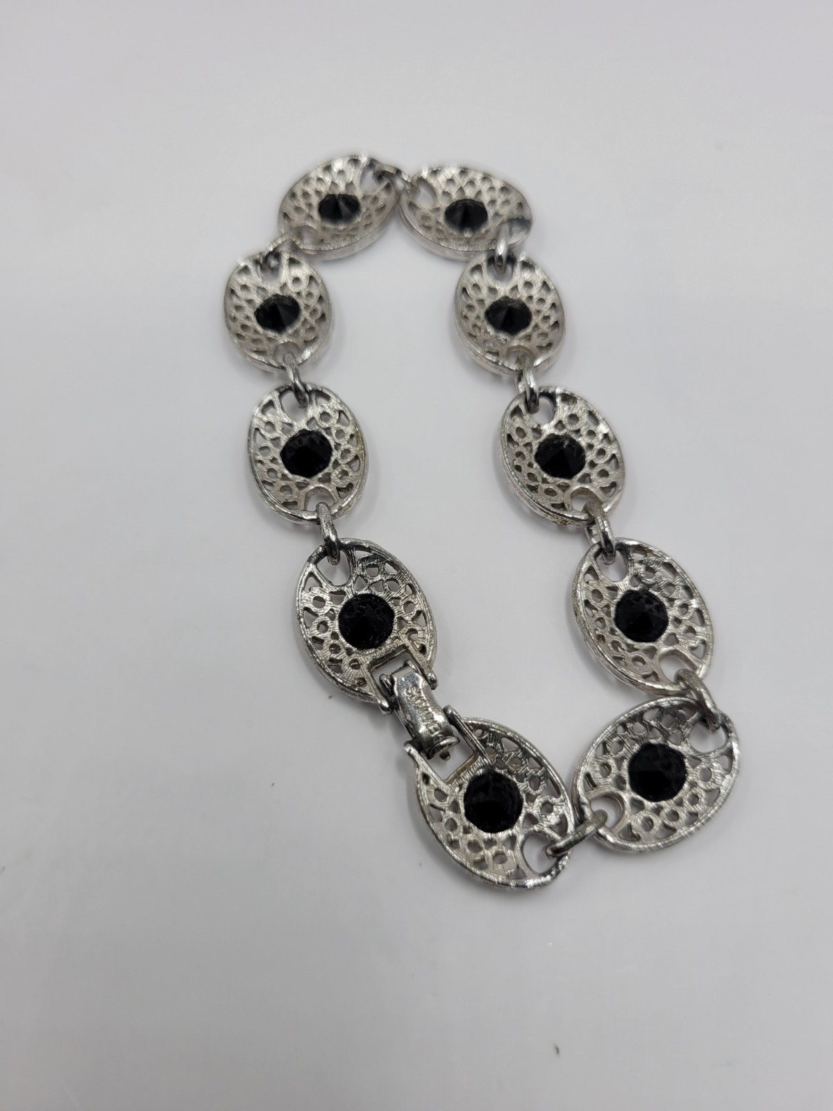 Vintage Emmons Oval Link Bracelet With Black Faceted Silver Tone