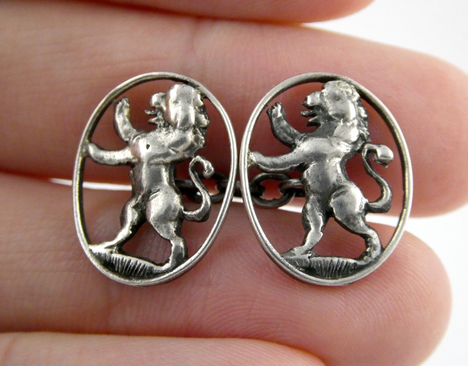 Vintage SINGLE Unmarked Sterling Silver Lion Rampant Cufflink 3.3g 5/8 In Front