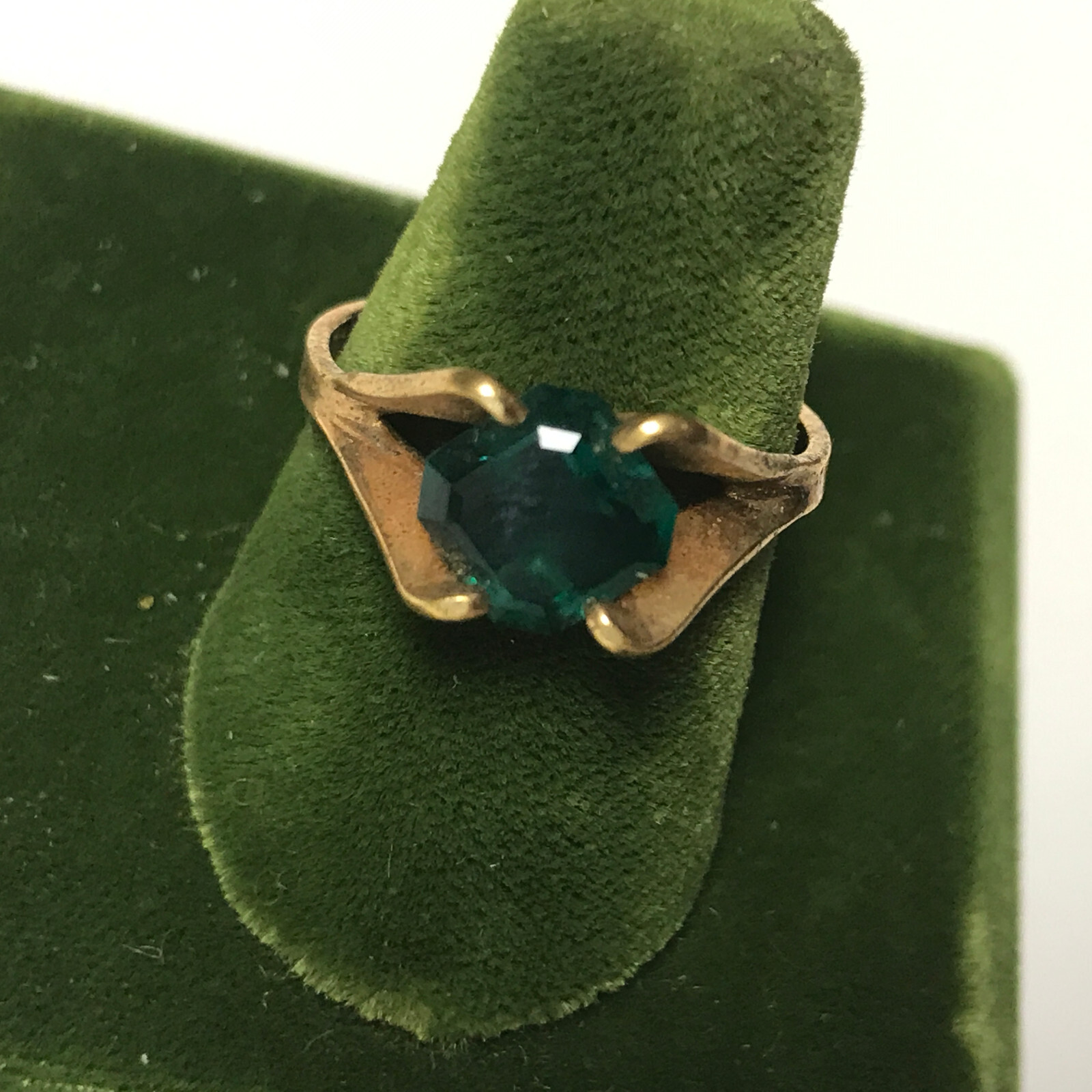 Vintage Simulated Emerald Stamped 18k HGE Ring Size 6 May Birth Stone Green