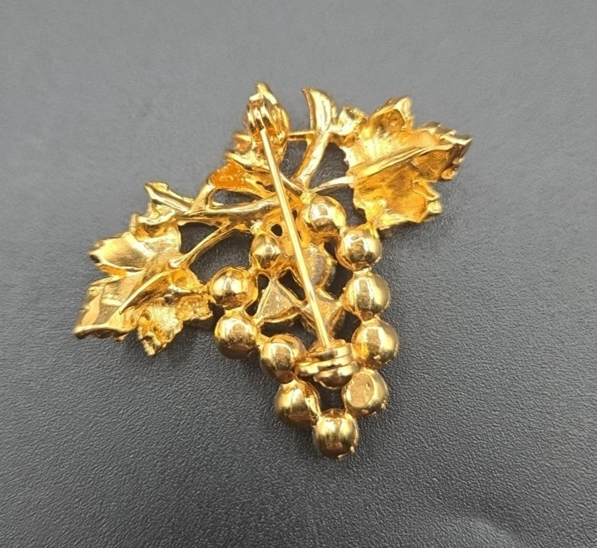 Vintage Gold tone Purple & Green Rhinestones Bunch of Grapes Brooch/Pin