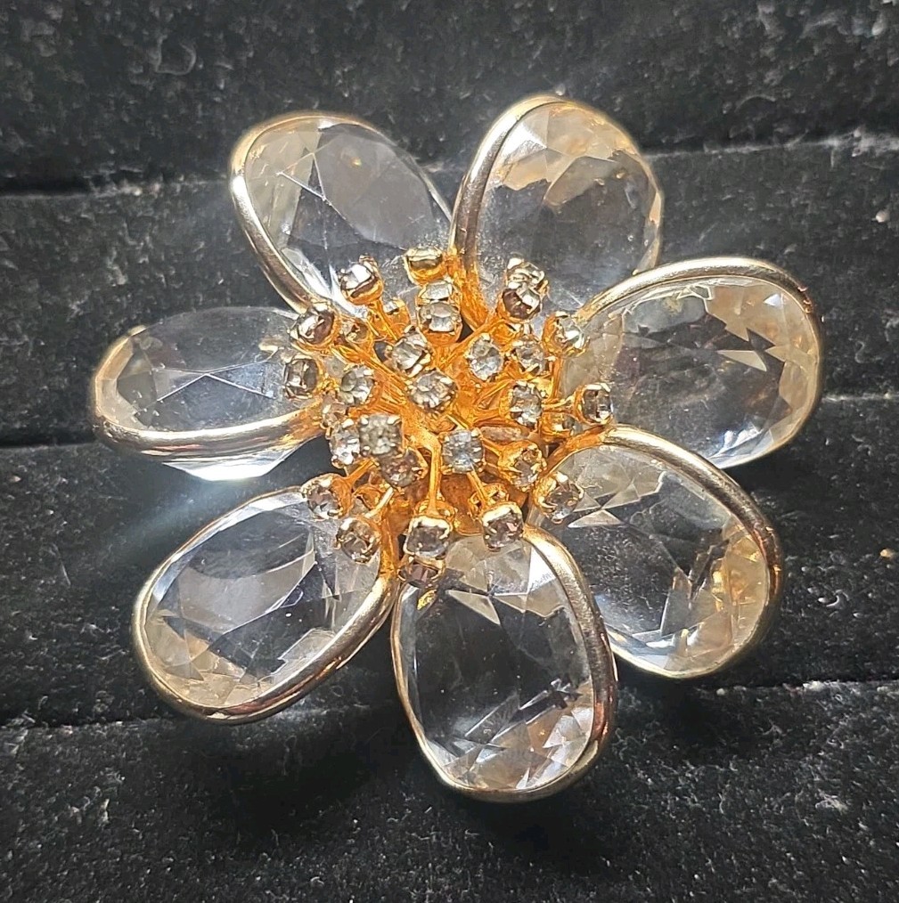 VINTAGE SWAROVSKI FLOWER DAISY GOLD PLATED BROOCH W/ CLEAR RHINESTONE SETTINGS
