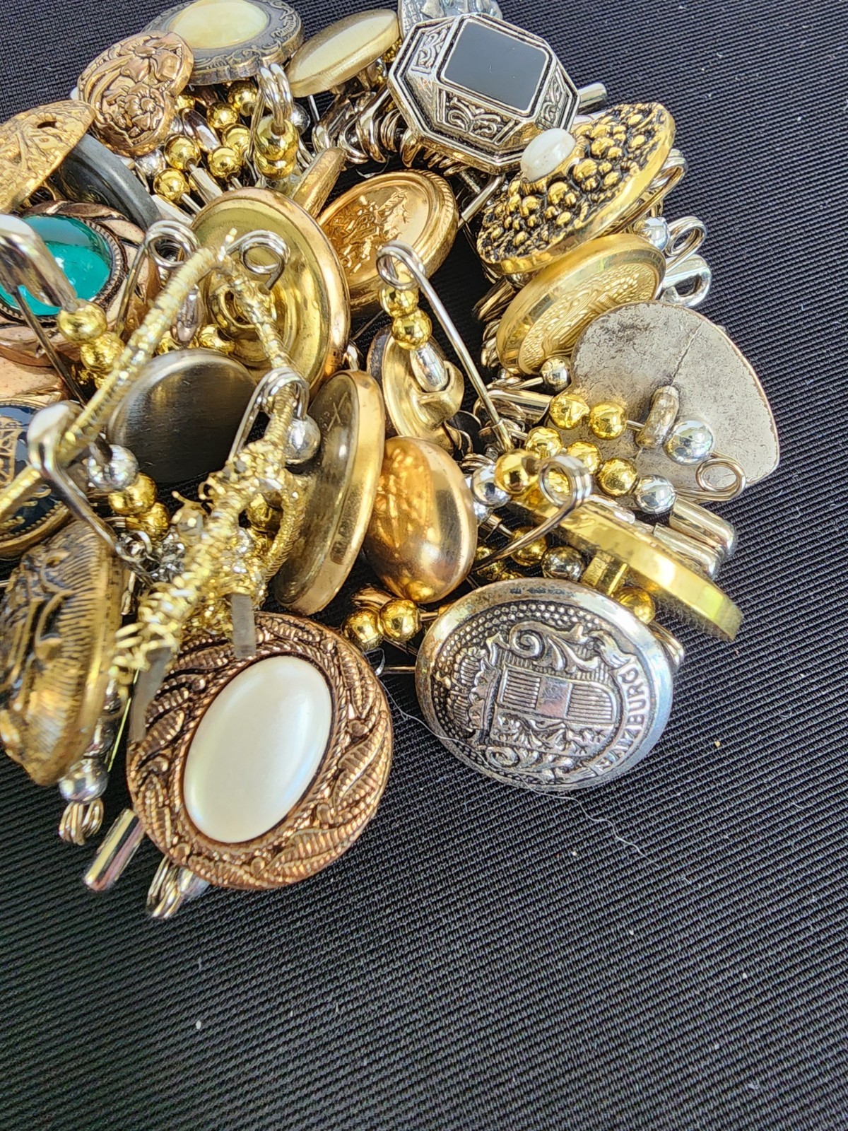 Vintage Buttons Or A Boho Costume Jewelry Charm Bead Women’s Stretch Bracelet