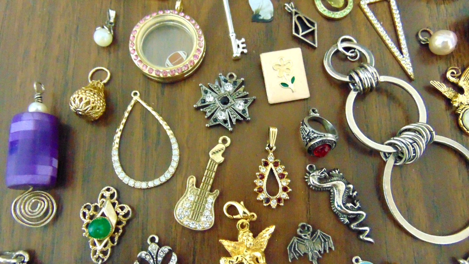 Huge Vtg lot of 141 Estate Pendants & Charms Mixed Materials And Styles