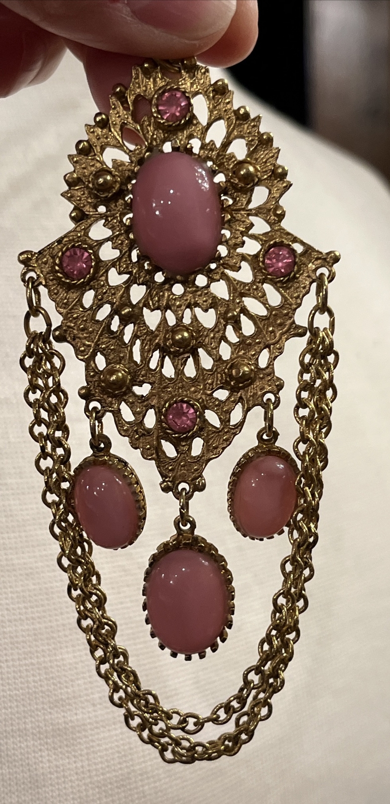 Vintage Pink Gripoix Glass Cabochon Dangle Drop Ornate Pendant Necklace Gold