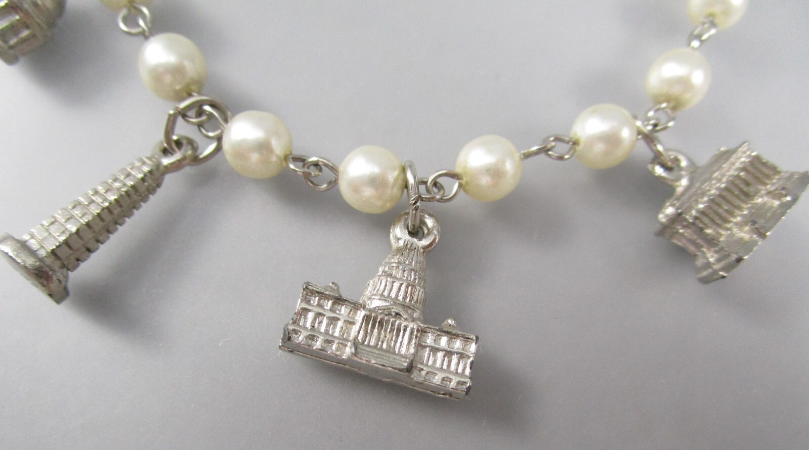 Vtg Washington DC Architecture Buildings Charm Souvenir Bracelet Faux Pearls 815