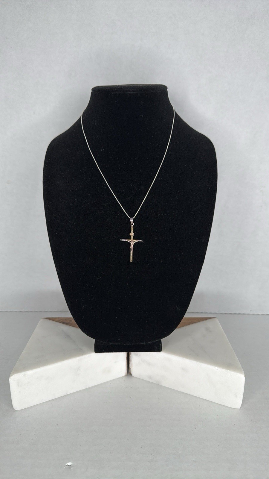 Vintage Estate Cross Pendant 925 Sterling Necklace with Delicate Chain lot A53