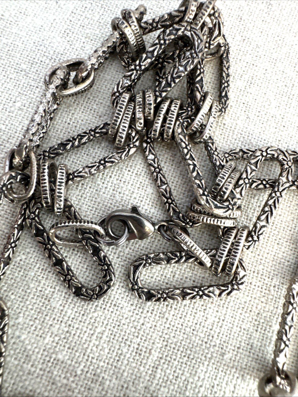 Brutalist Modernist Romantic goth 1960s glitter confetti lucite Necklace Jewelry