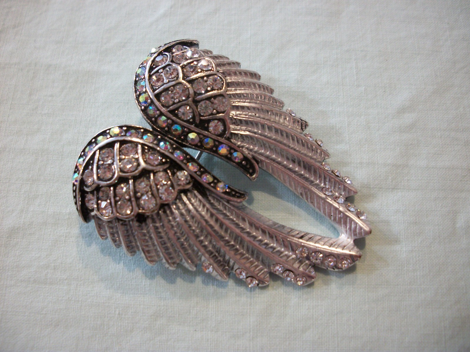 VTG SiLVERTONE/AURORA BOREALIS/CLEAR RHINESTONE (ANGEL WINGS) PIN/PENDANT COMBO