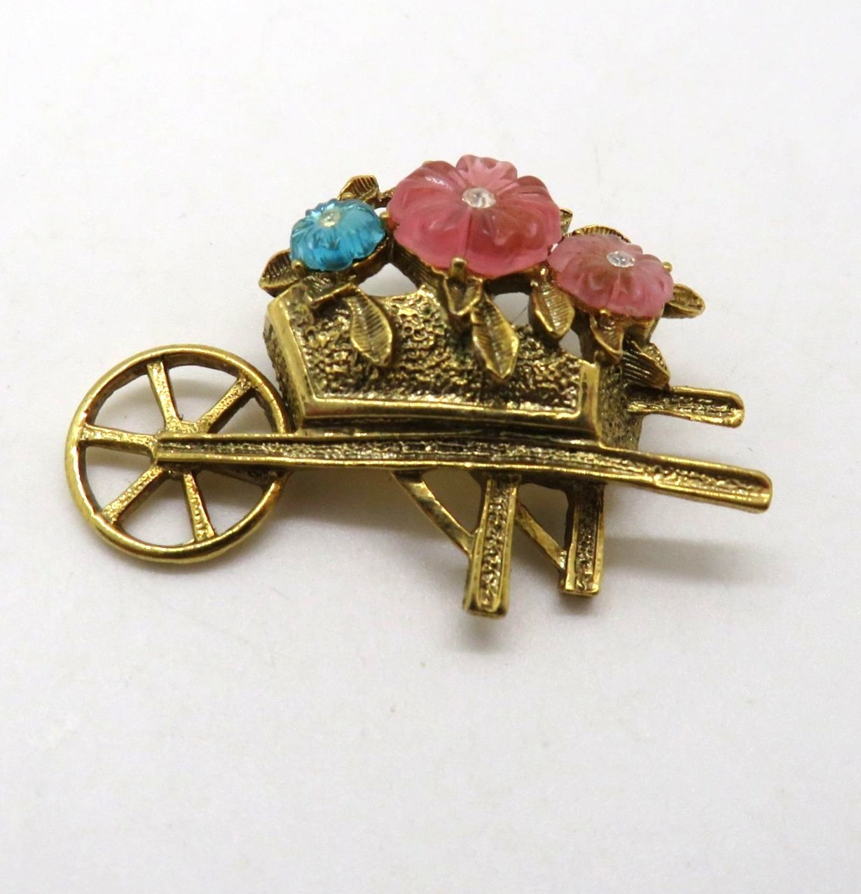 Vintage Wheelbarrow Brooch 1.5″ Pink Blue Lucite Flower Beads Gold Tone