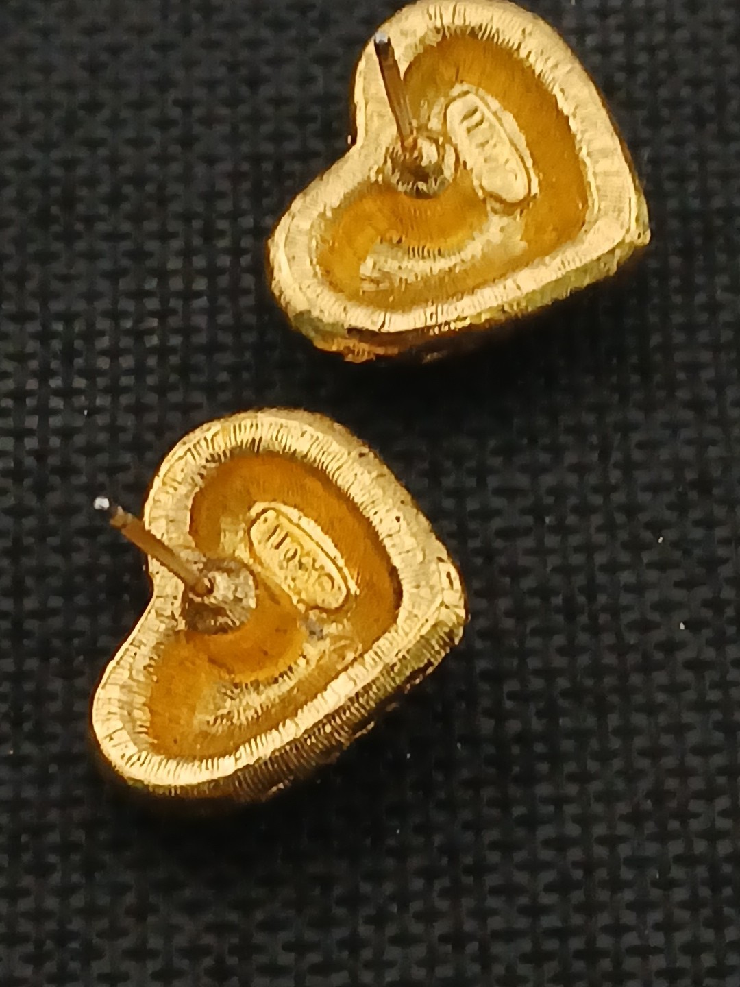1995 Avon “HEARTS AFIRE” gold tone red enamel floral designs pierced earrings
