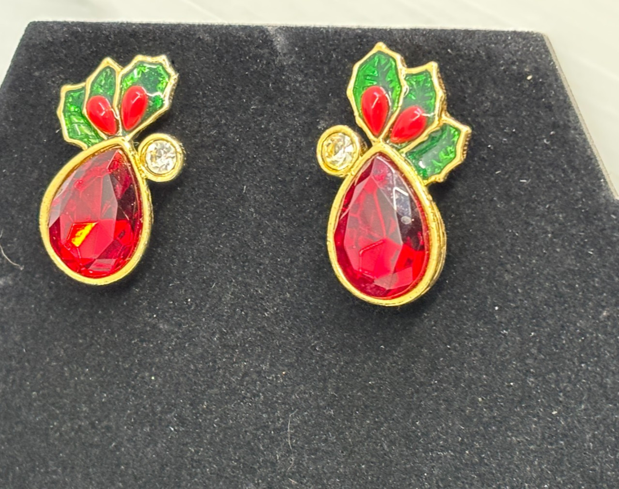 Lot Of 10 Christmas Jewelry Items Avon Earrings Unbranded Pendant Brooch Pins