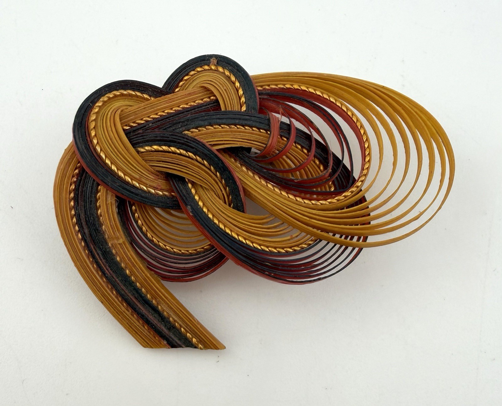 Vintage Bamboo Quilled Brooch Twisted Knot Black Tan Red 2″ Retro 60’s – 70’s