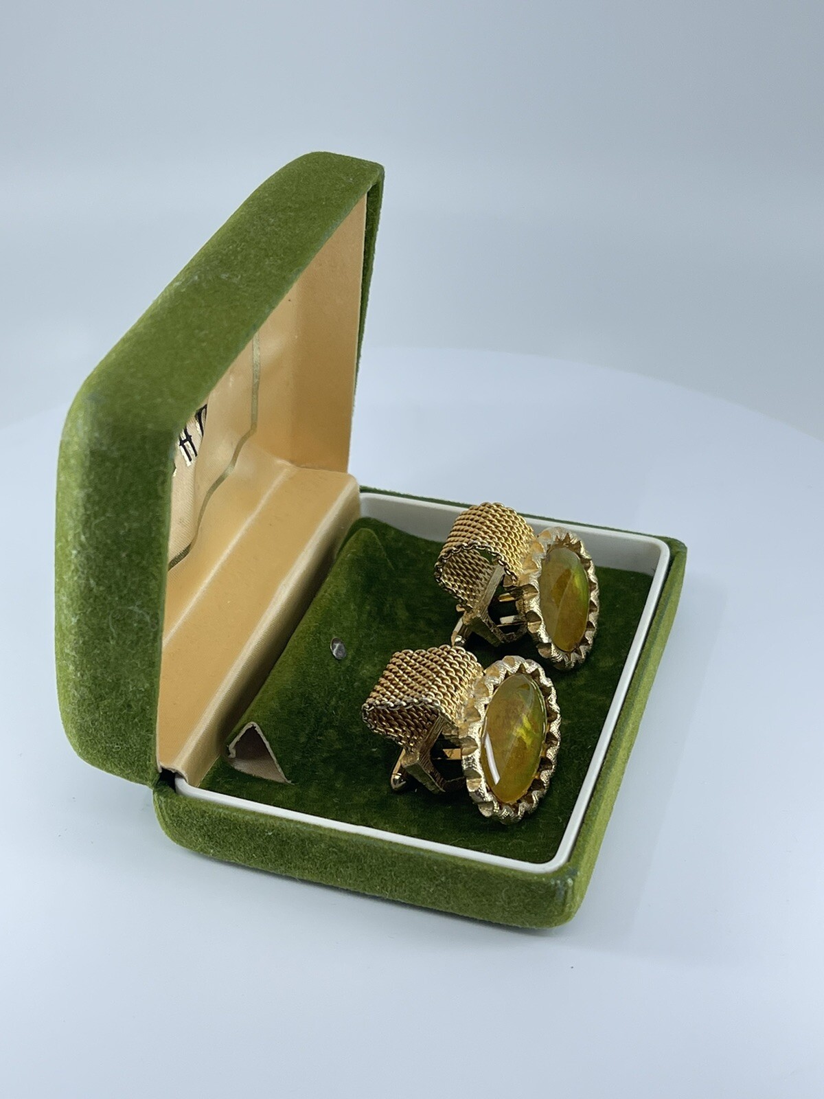 Swank Wrap Cufflinks oval green and brown resin Ruffled edge design